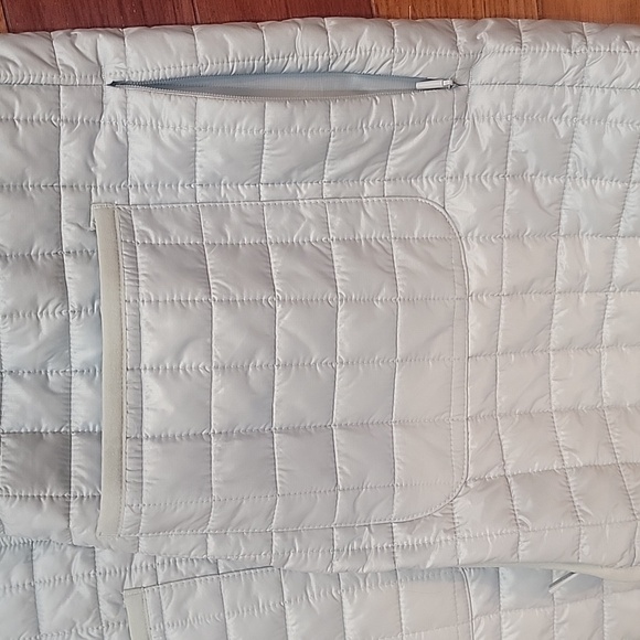 Athleta Grandview PrimaLoft Shell Jacket Coat - Small  Coast Gray - Picture 9 of 12